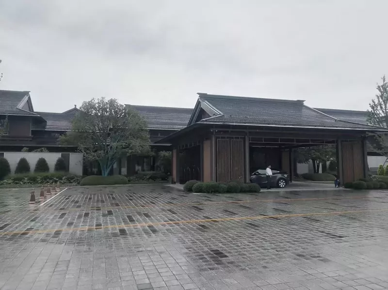 Projekt instalacji i uruchomienia pompy ciepła zintegrowanego z osuszaniem basenu Greentown Guixiang Garden został ukończony